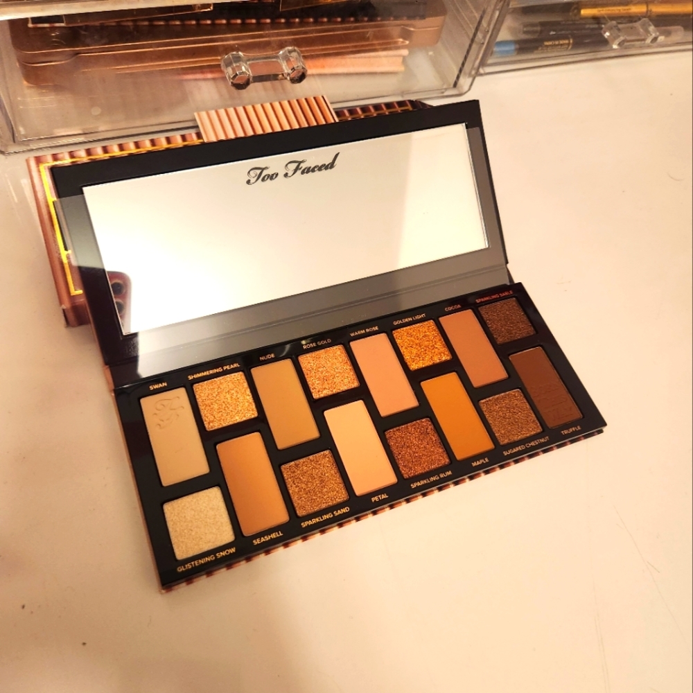 The Natural Nudes - complexion inspired eye shadow palette